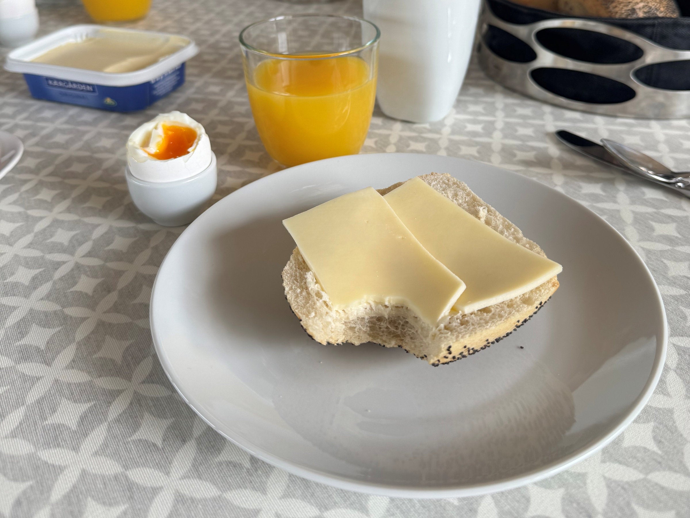 Akryldug til hverdagsbrug med ro på bordet