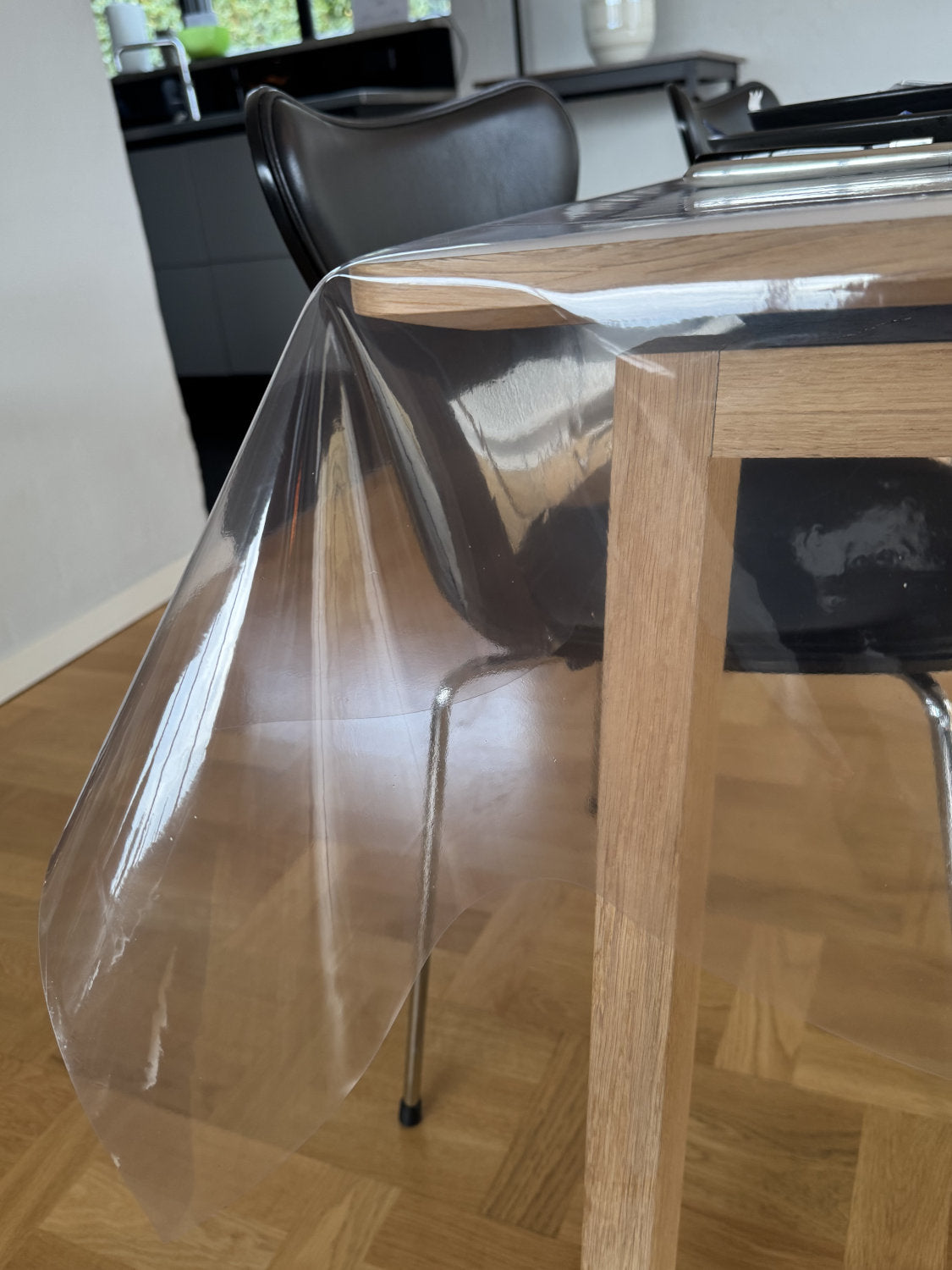 Klar plastdug 0,30 mm - blank og transparent – bredde 140 cm - tilpasses i ønskede mål og leveres rullet på rør