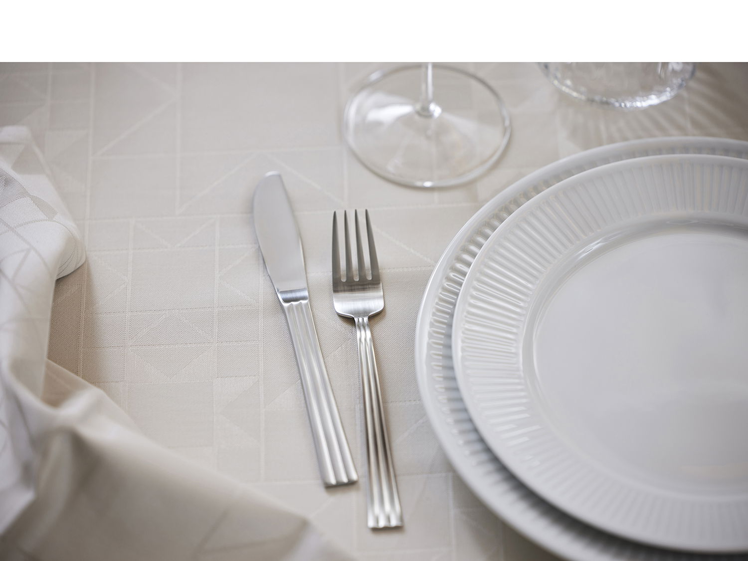 Södahl Star Damask vandafvisende akryljuledug i beige med antislip - tilpasses i ønskede mål og leveres rullet på rør