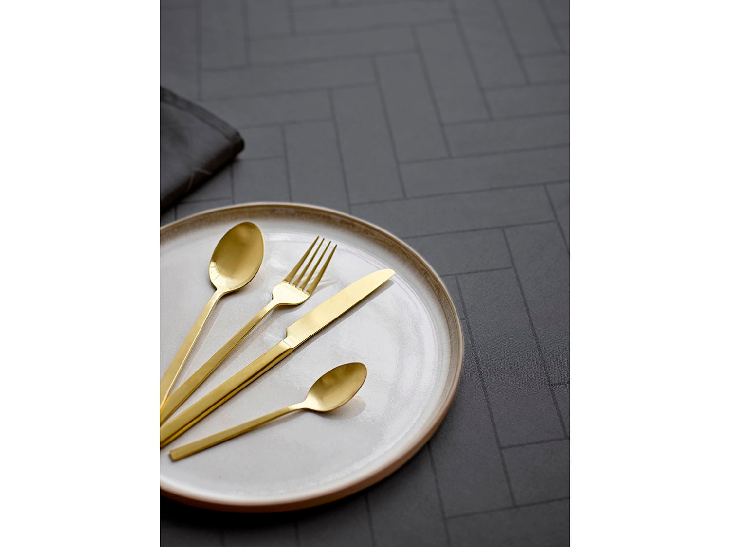 Södahl Tiles vandafvisende akryldug i antracitgrå med antislip - tilpasses i ønskede mål og leveres rullet på rør