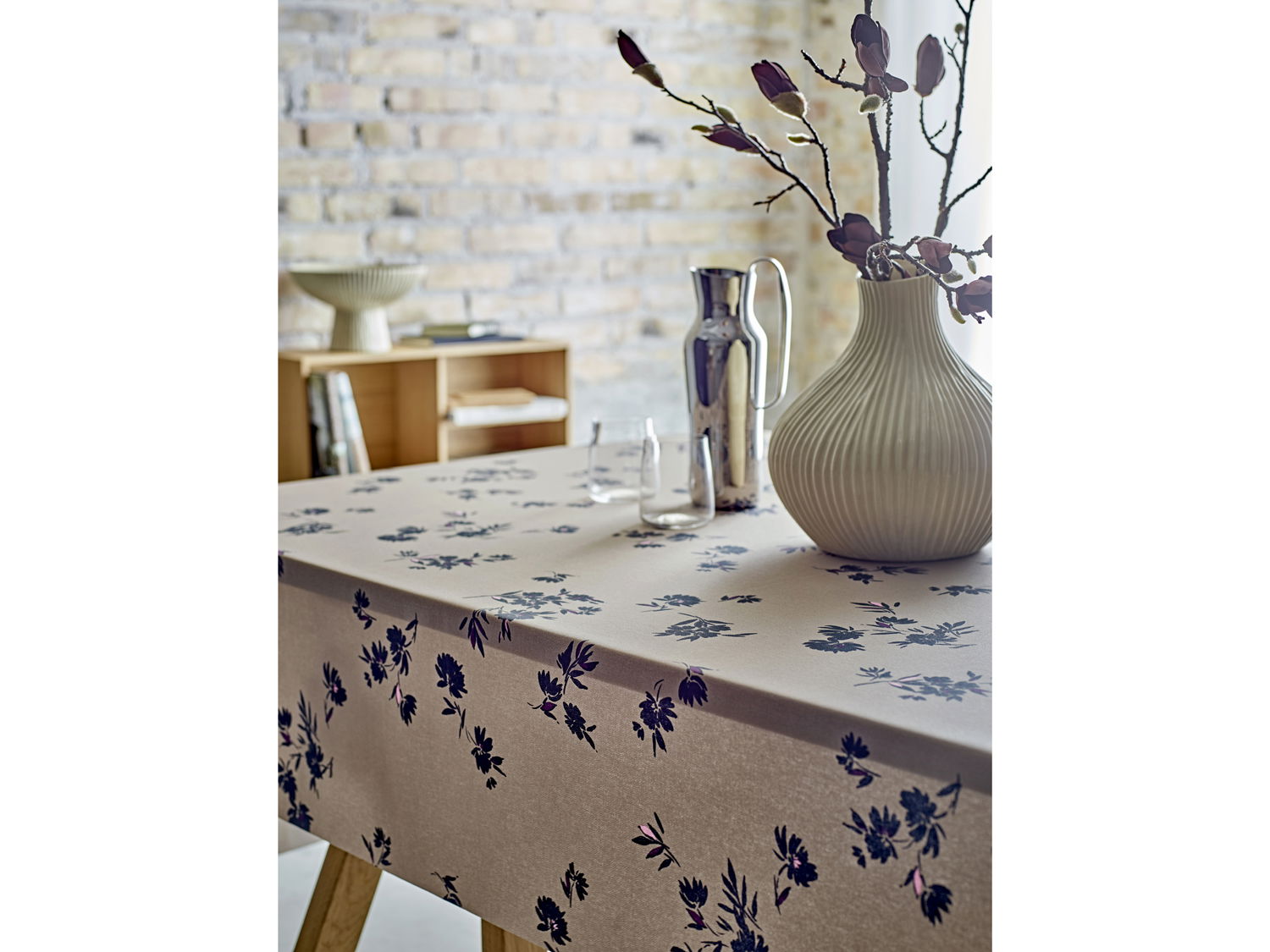 Södahl Silhouette vandafvisende akryldug i lys grå med antislip - tilpasses i ønskede mål og leveres rullet på rør