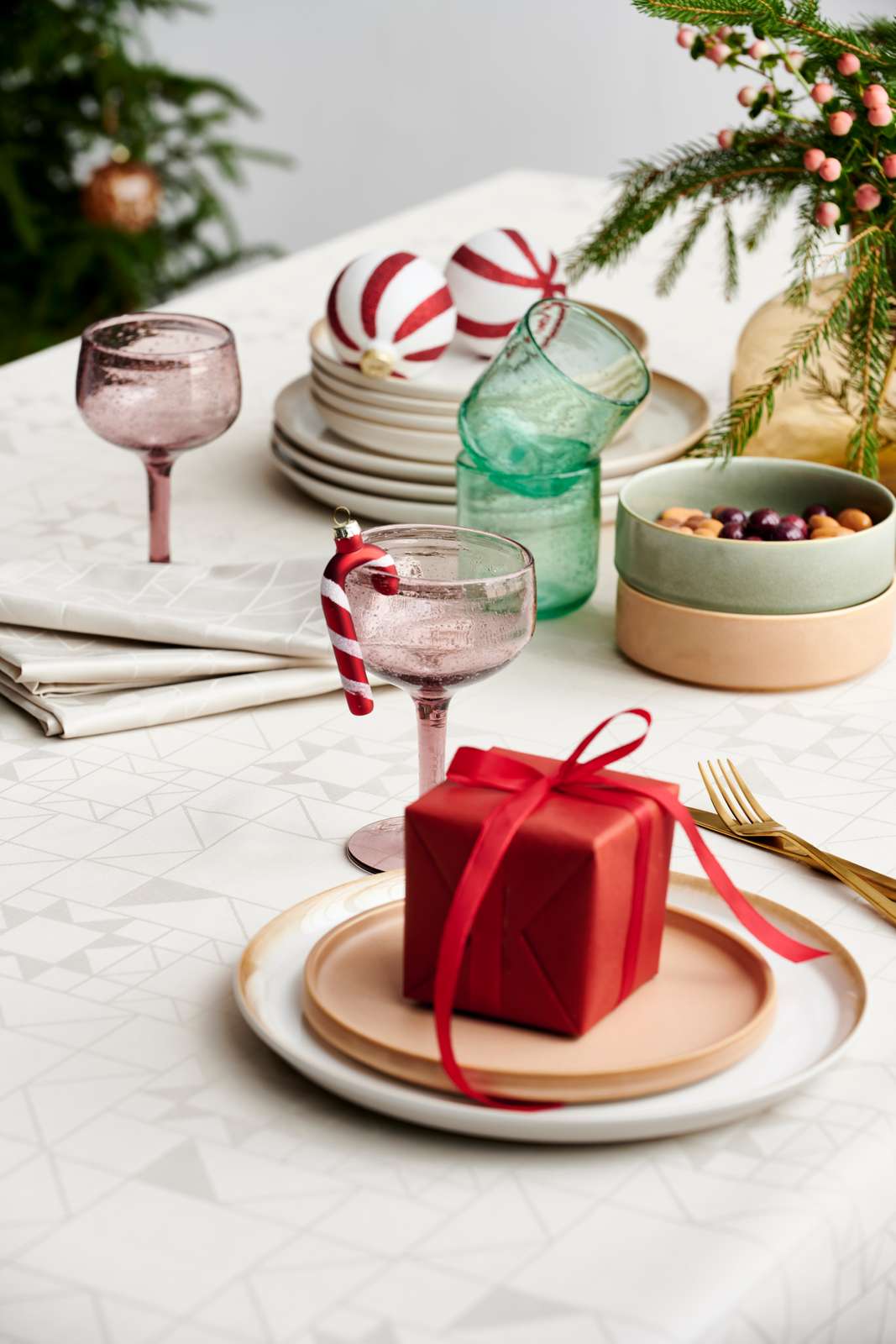 Södahl Star Damask Juledug – Beige 140 × 270 cm