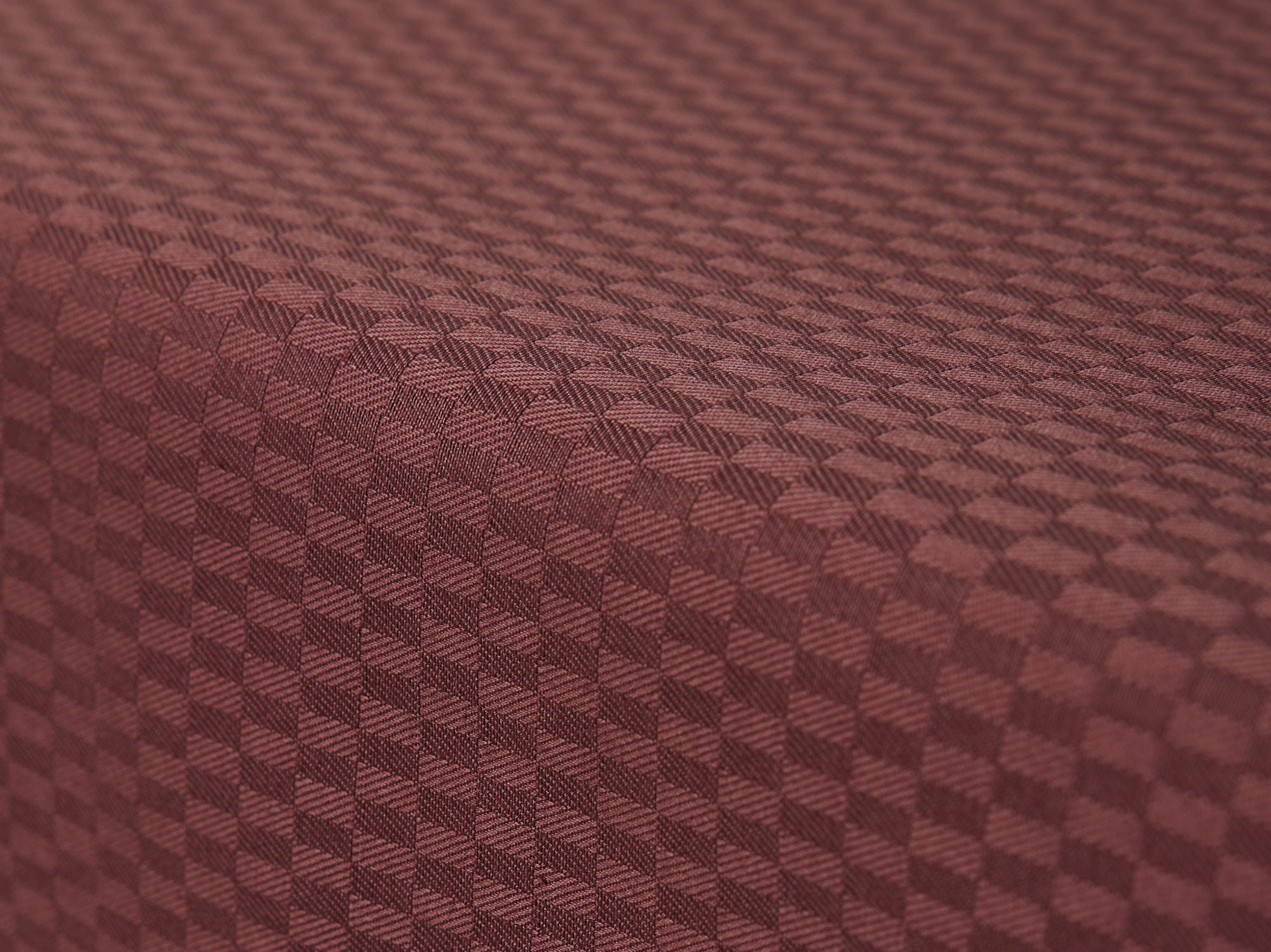 Compliments Tile Damask dug – Rund vinrød bomuldsdug i klassisk mønster (Ø200 cm)