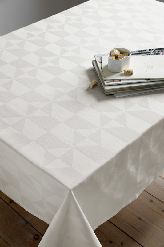 Compliments Wind Damask dug 140 x 270 cm – cremefarvet