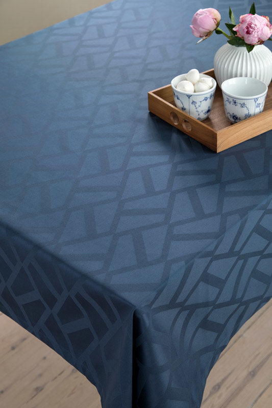 Compliments Ice Damask dug 140 x 270 cm – blå