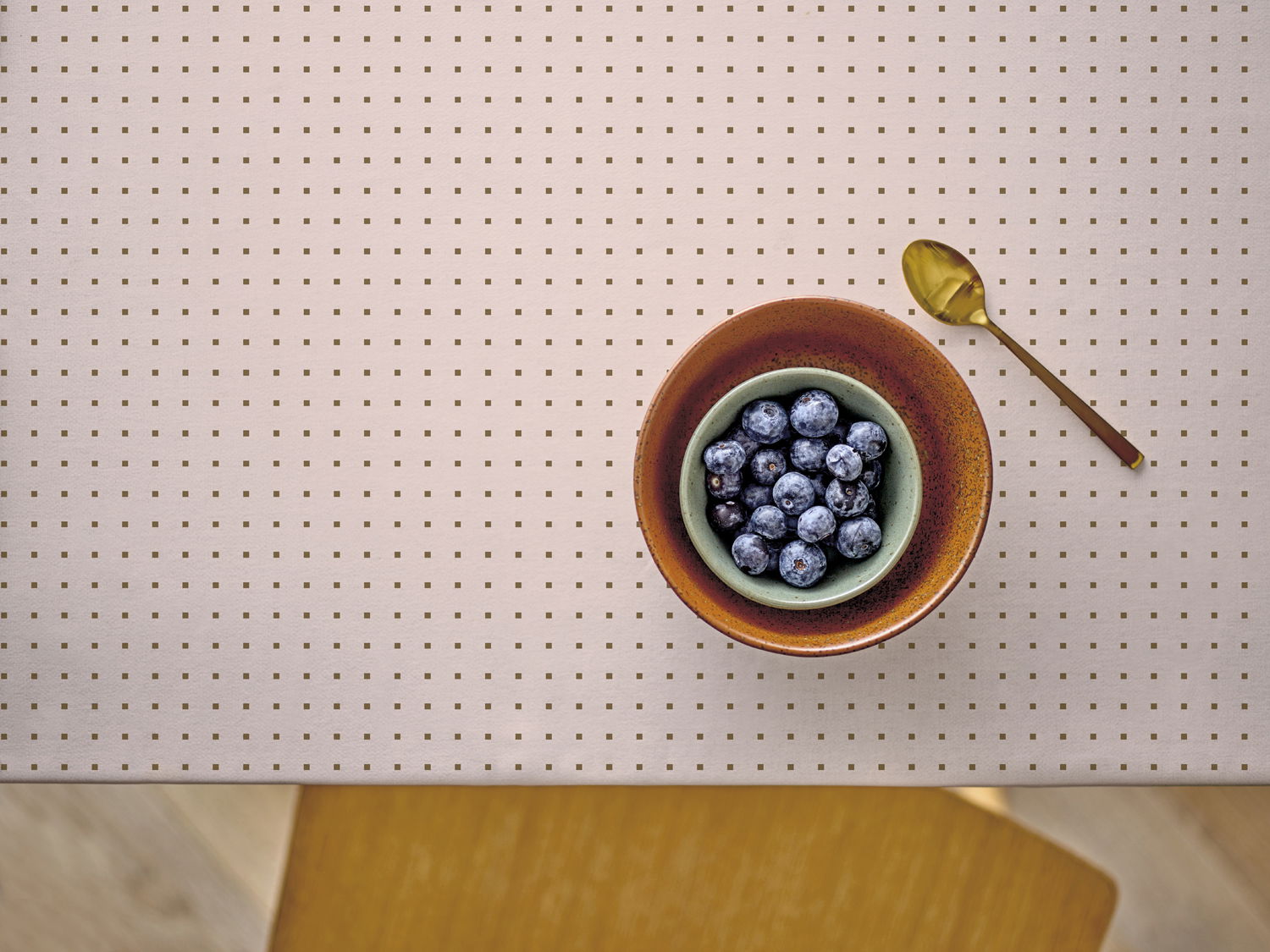 Södahl Petit Rose vandafvisende akryldug i blid rosatone med antislip - bredde 140 cm - tilpasses i ønskede mål og leveres rullet på rør