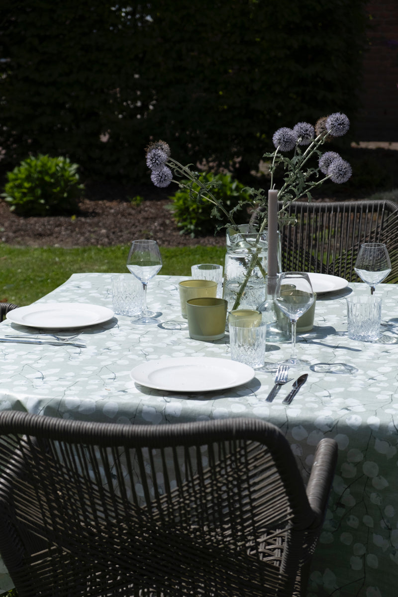 Grøn voksdug med bladmotiv  – tilpasses i ønskede mål og leveres rullet på rør