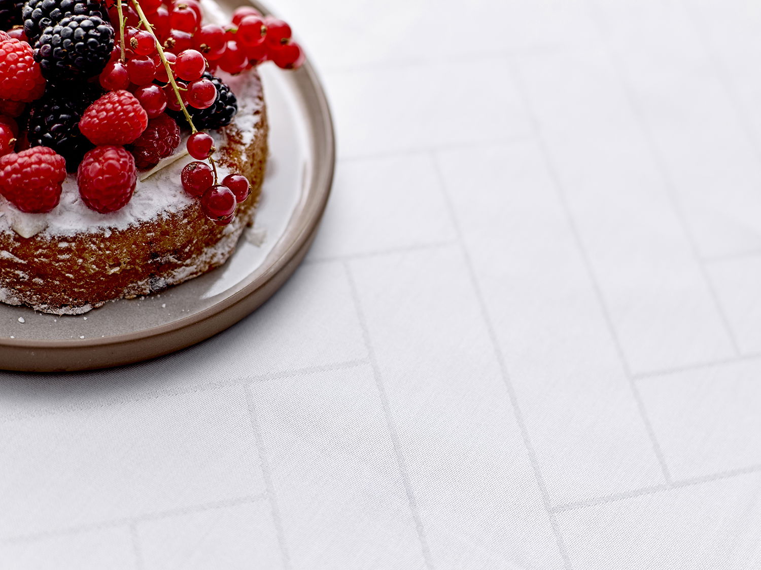 Södahl Tiles vandafvisende akryldug i hvid med antislip - tilpasses i ønskede mål og leveres rullet på rør