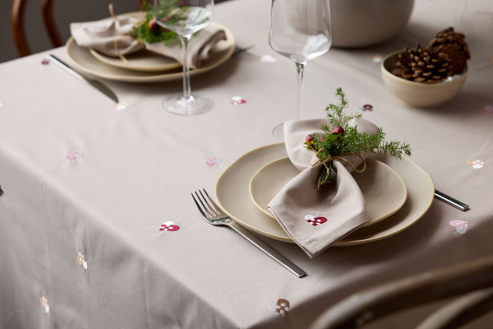 Södahl Christmas Hearts juledug – 140 × 220 cm (hørfarvet)