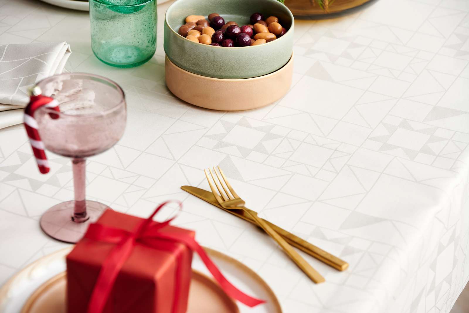 Södahl Star Damask Juledug – Beige 140 × 270 cm