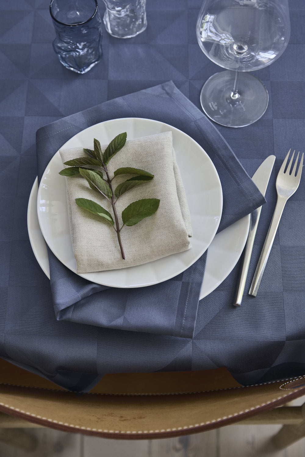 Compliments Ice Damask dug 140 x 270 cm – blå