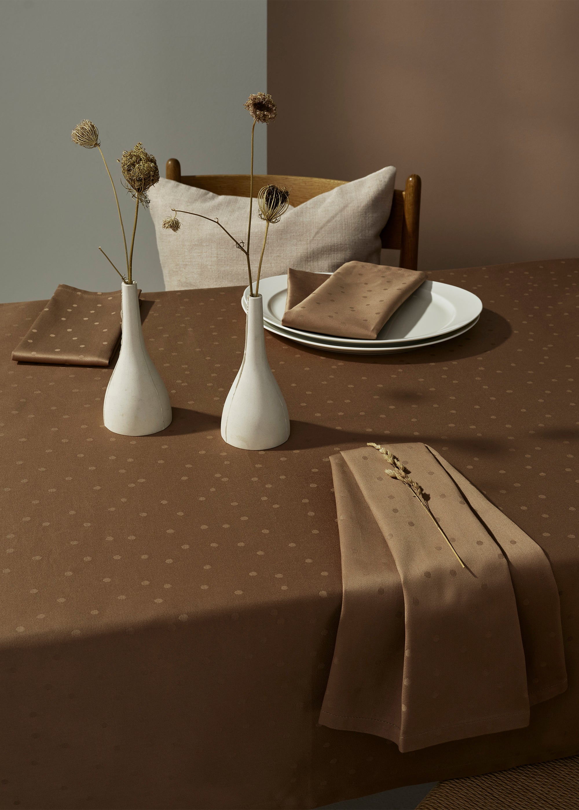 Compliments Confetti Damask dug Ø200 cm – Valnøddebrun